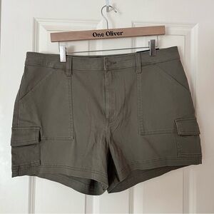NWT Hollister Ultra High Rise Mom Short 3” Inseam Size 16/17 Size 33